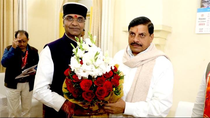 मुख्यमंत्री डॉ. यादव ने मंत्रीद्वय श्री सारंग और श्री चौहान ने भेंट की